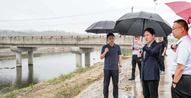 海陽市領導開展社區“雙報到”和巡河、防汛調研